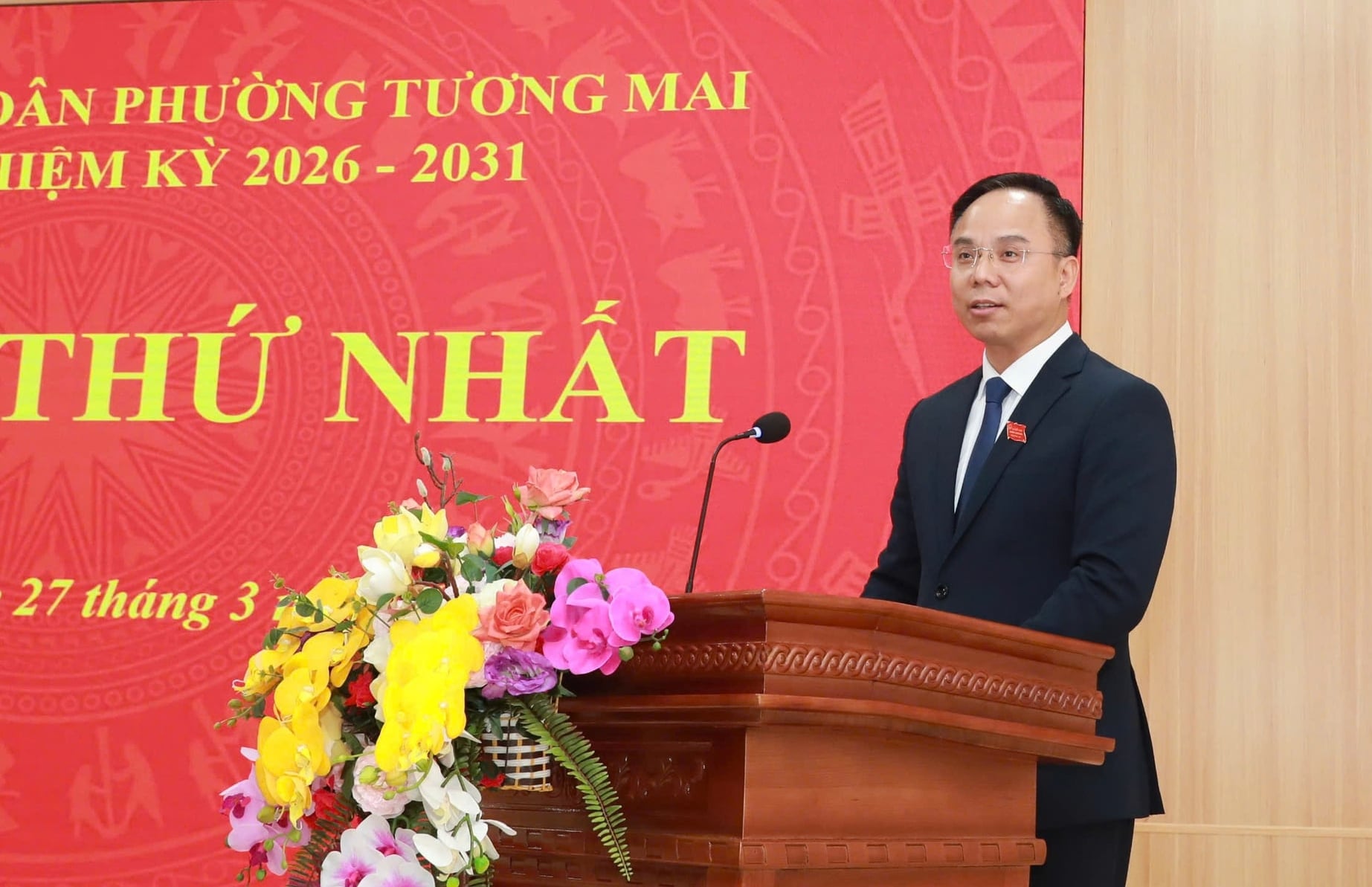 Đồng chí Võ Xuân Trọng, Bí thư Đảng ủy, Chủ tịch HĐND phường phát biểu khai mạc kỳ họp. Ảnh: Mai Đan.