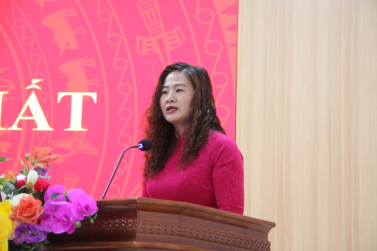 Đồng chí Đào Thị Thu Hằng, Phó Bí thư Đảng ủy, Chủ tịch UBND phường Tương Mai phát biểu tại kỳ họp. Ảnh: Mai Đan.