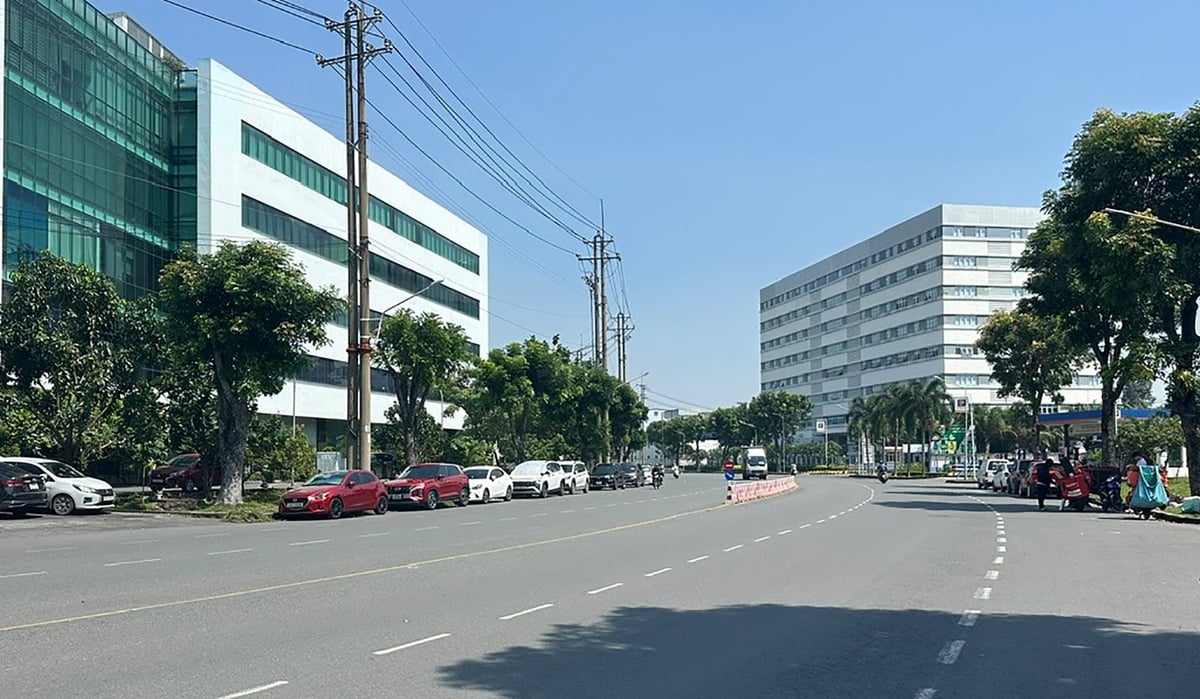 Mặc dù thách thức từ bối cảnh quốc tế rất lớn, TP.HCM phấn đấu hoàn thành thu hút 11 tỷ USD vốn đầu tư nước ngoài (FDI) trong năm 2026. Ảnh: Tường Tú.