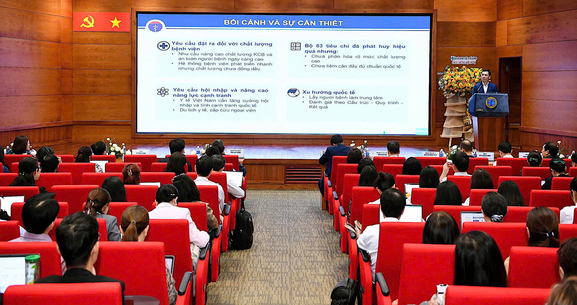 Hội thảo dự thảo Tiêu chuẩn chất lượng bệnh viện nâng cao có sự tham gia của Lãnh đạo Cục Quản lý Khám, chữa bệnh; đại diện Sở Y tế, các bệnh viện trực thuộc Bộ Y tế khu vực phía Nam; nhóm 20 bệnh viện chất lượng tốt nhất TP.HCM, các cơ sở y tế đạt chứng nhận chất lượng quốc tế. Ảnh: BTC hội thảo.