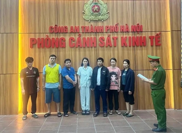 8 đối tượng tại cơ quan điều tra. Ảnh: Công an TP Hà Nội.