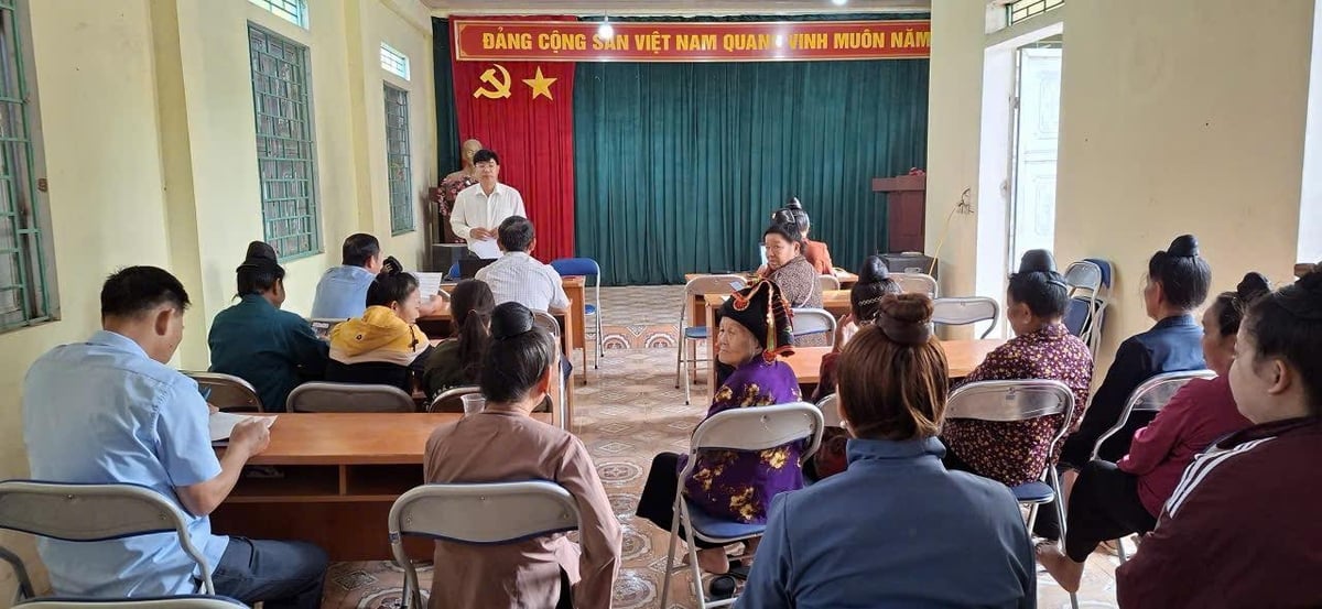 Cán bộ và người dân bản Xôm, xã Thanh An tham dự hội nghị triển khai mô hình 'Khu dân cư đoàn kết, đồng thuận; an ninh, an toàn; ấm no, hạnh phúc' năm 2026 tại nhà văn hóa. Ảnh: CTV.