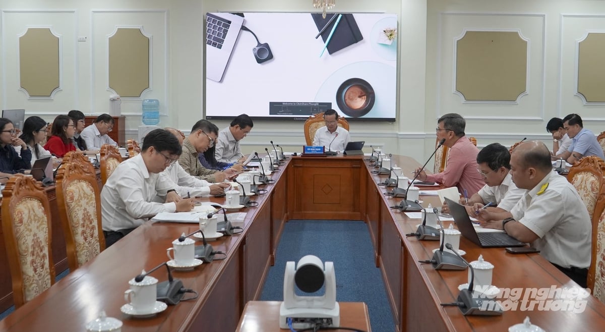 Việc xây dựng đơn giá thu gom, vận chuyển và xử lý chất thải rắn tạo cơ sở vận hành minh bạch và bền vững cho hệ thống thu gom rác sinh hoạt trên toàn địa bàn. Ảnh: Lê Bình.
