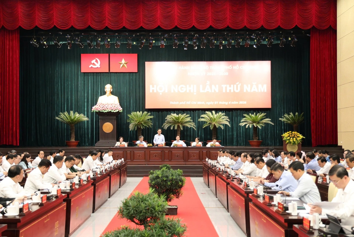 Bí thư Thành ủy TP.HCM Trần Lưu Quang chủ trì hội nghị. Ảnh: Ngô Tùng.