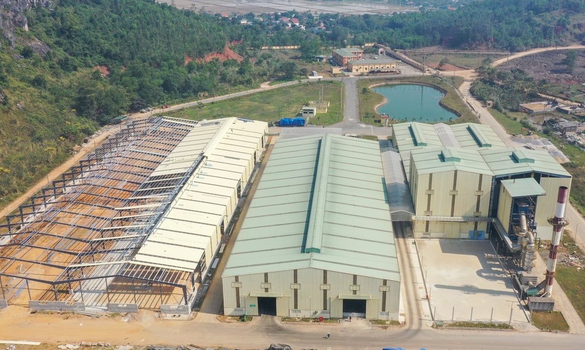 Toàn cảnh nhà máy xử lý, phân loại và tái chế rác thải của Công ty Cổ phần Đầu tư và Phát triển Công nghệ môi trường Ecotech. Ảnh: Ngọc Mai.