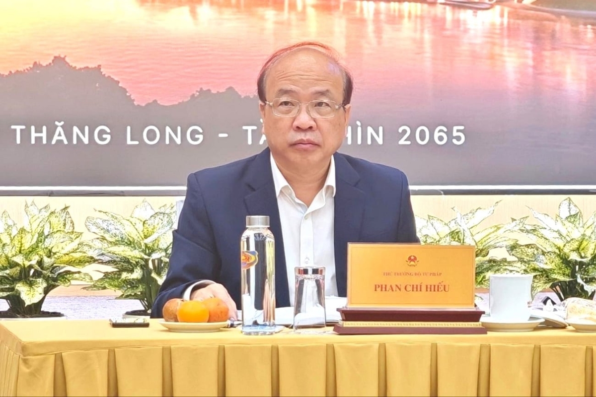 Ủy viên Trung ương Đảng, Thứ trưởng Bộ Tư pháp Phan Chí Hiếu chủ trì Hội thảo. Ảnh: Phạm Linh.