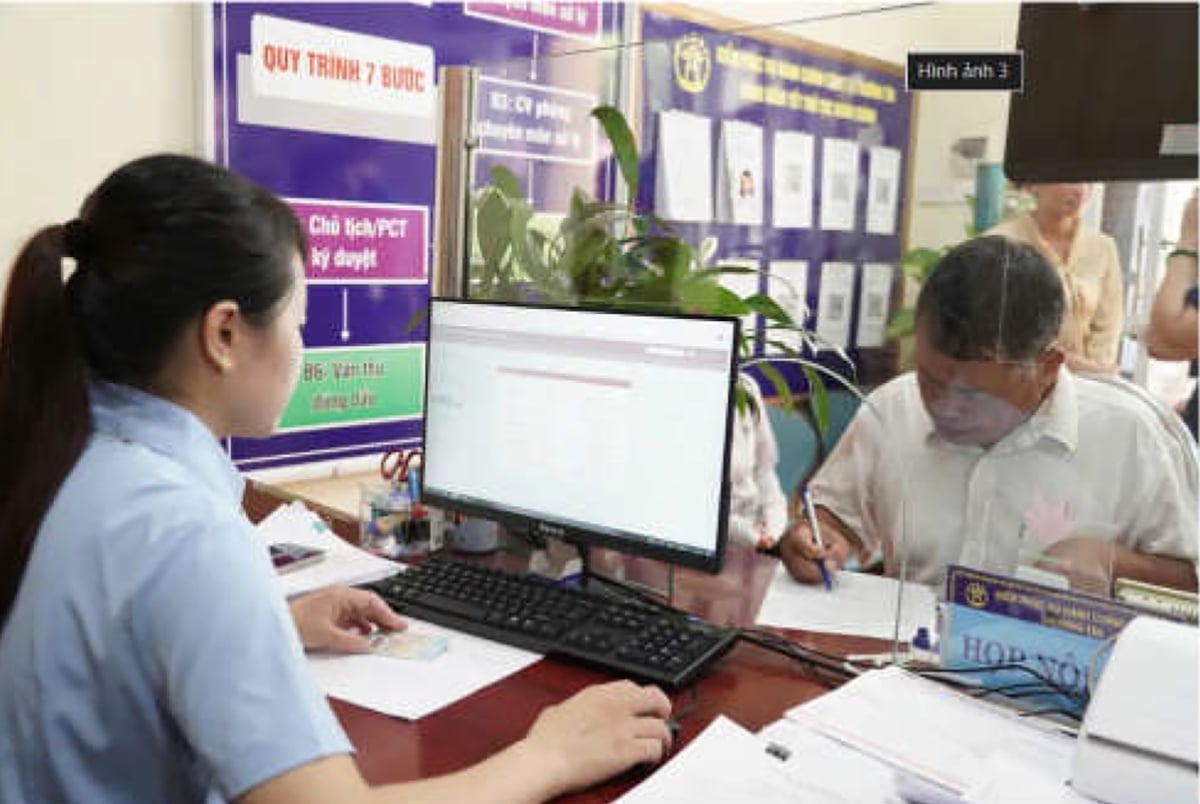 Người dân và doanh nghiệp khi đến Điểm phục vụ hành chính công xã Thường Tín được phục vụ tận tình, trách nhiệm. Ảnh: Báo Kinh tế & Đô thị.