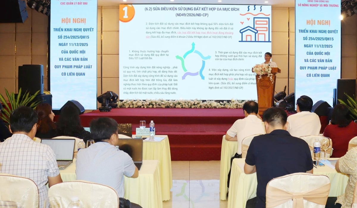 Hội nghị nghị triển khai Nghị quyết 254/2025/QH15 có sự tham dự của đại diện lãnh đạo 95 phường, xã; các cơ quan làm công tác bồi thường, giải phóng mặt bằng; và cơ quan quản lý đất đai của Đồng Nai. Ảnh: Tường Tú.