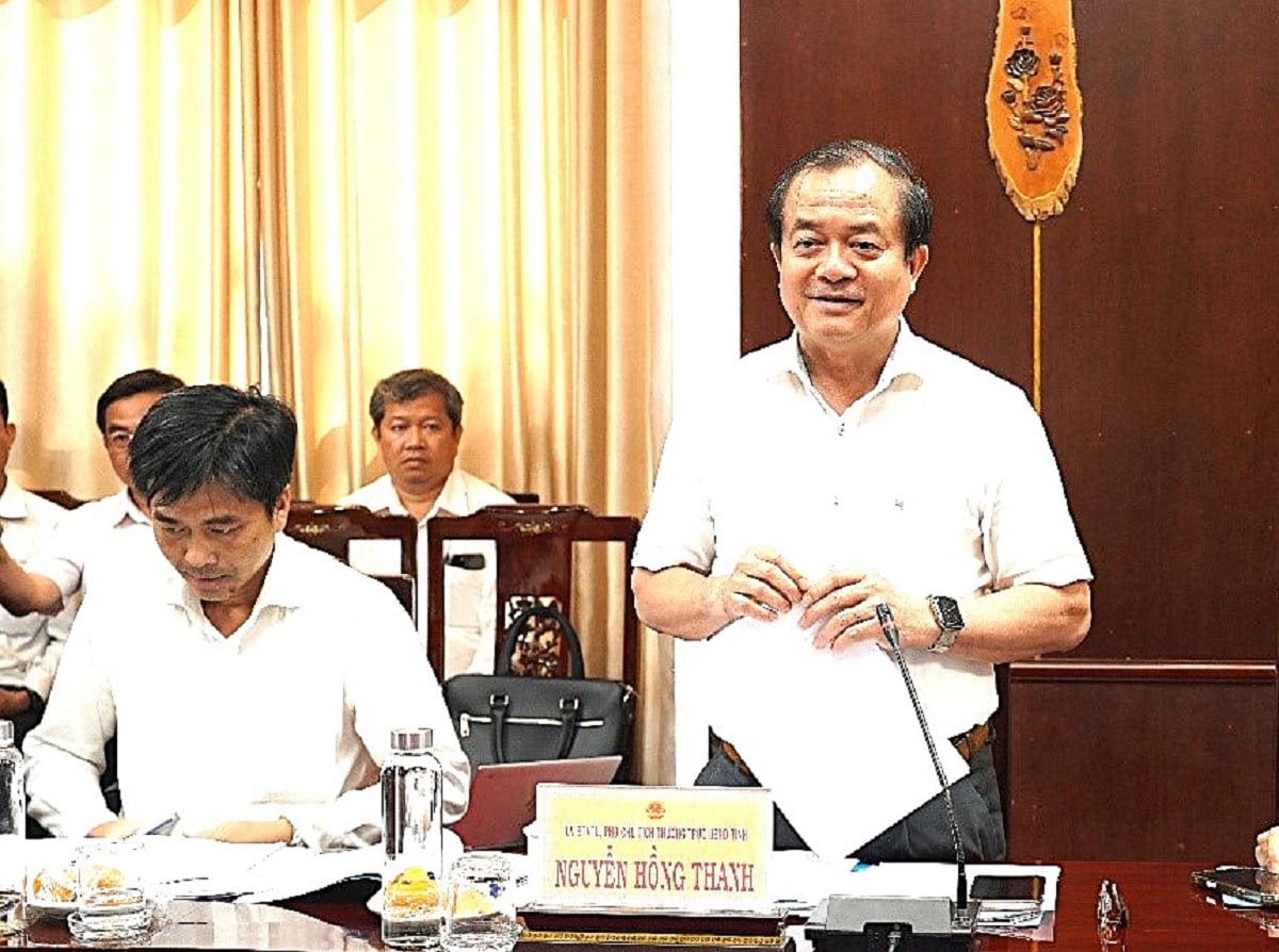 Ông Nguyễn Hồng Thanh - Phó Chủ tịch Thường trực UBND tỉnh Tây Ninh phát biểu tại buổi làm việc với EVN và các đơn vị. Ảnh: EVN.