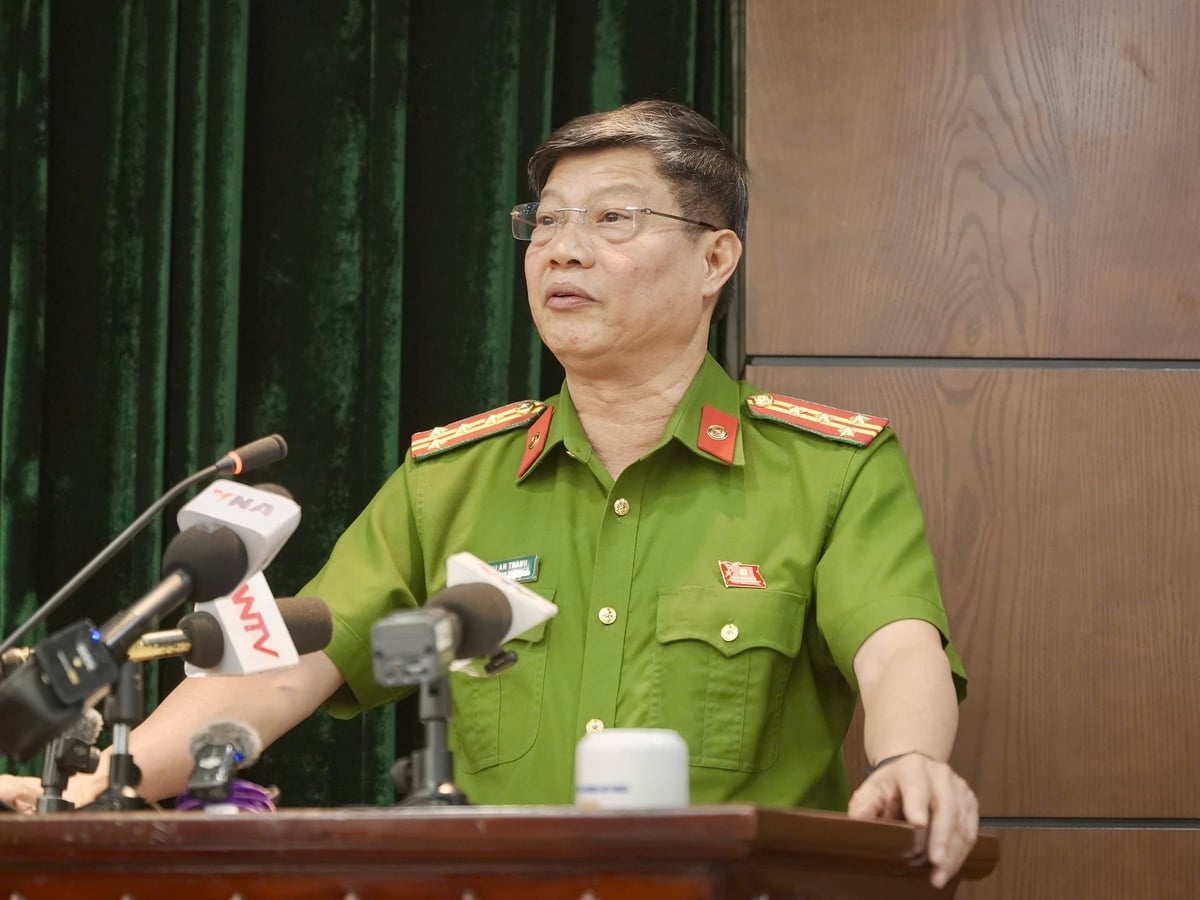 Đại tá Chu An Thanh - Trưởng phòng PC03 thông tin tại buổi họp báo. Ảnh: Cao Sơn.