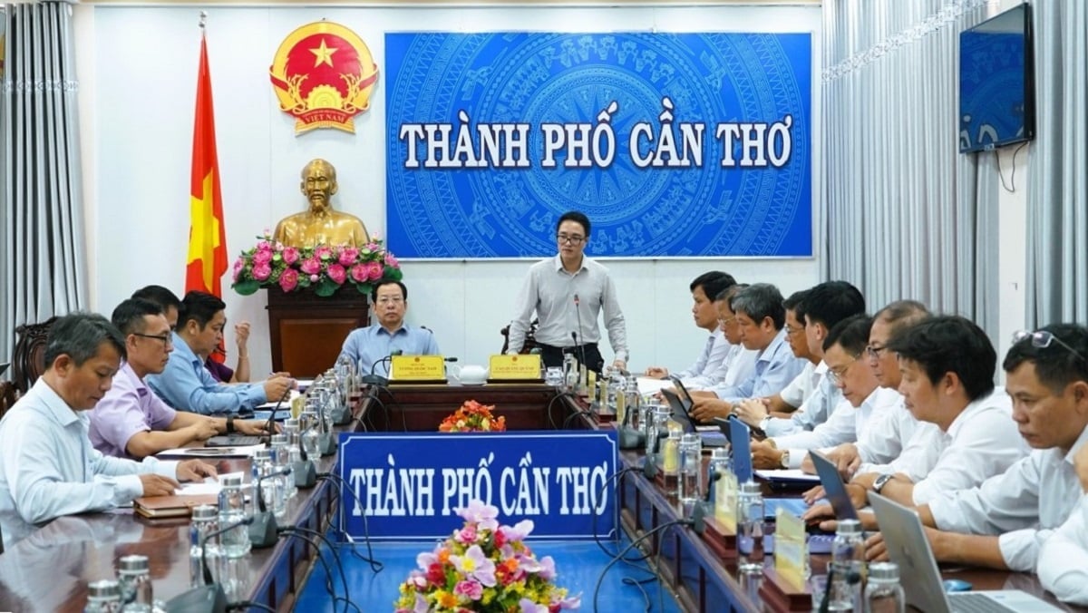 Ông Cao Quang Quỳnh - Thành viên HĐTV EVN tại buổi làm việc với UBND TP Cần Thơ. Ảnh: EVN.