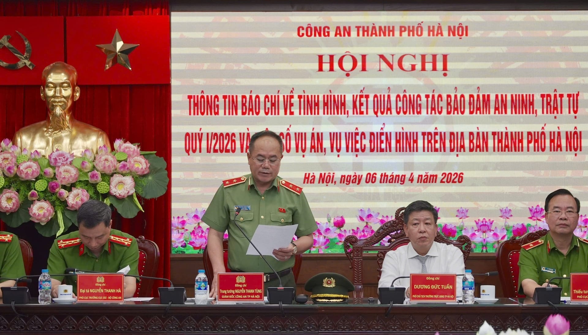 Trung tướng Nguyễn Thanh Tùng - Giám đốc Công an TP Hà Nội chủ trì hội nghị. Ảnh: Cao Sơn.