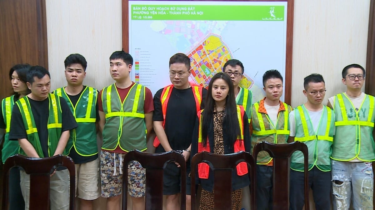 Nhóm đối tượng người nước ngoài hoạt động lừa đảo bị Công an TP Hà Nội triệt phá. Ảnh: Công an TP Hà Nội.