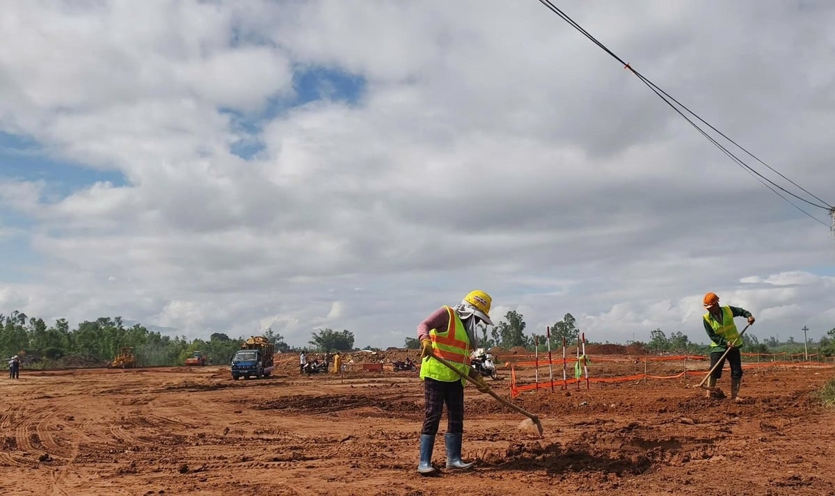 Mặt bằng sớm được giải phóng sẽ giúp việc thi công được thuận lợi hơn. Ảnh: Tuấn Anh.