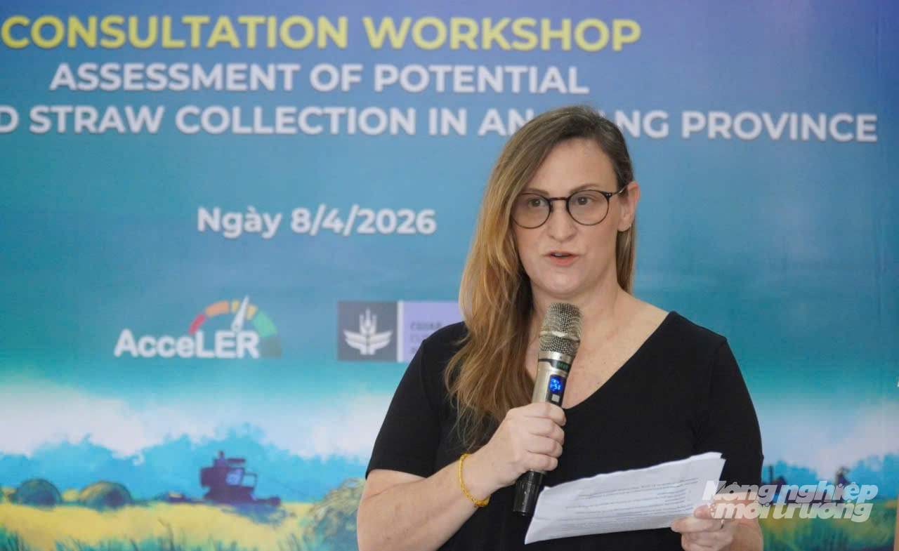 Ms. Katherine Nelson, Senior Climate Change Specialist at the International Rice Research Institute, presented at the workshop. Photo: Trung Chanh.