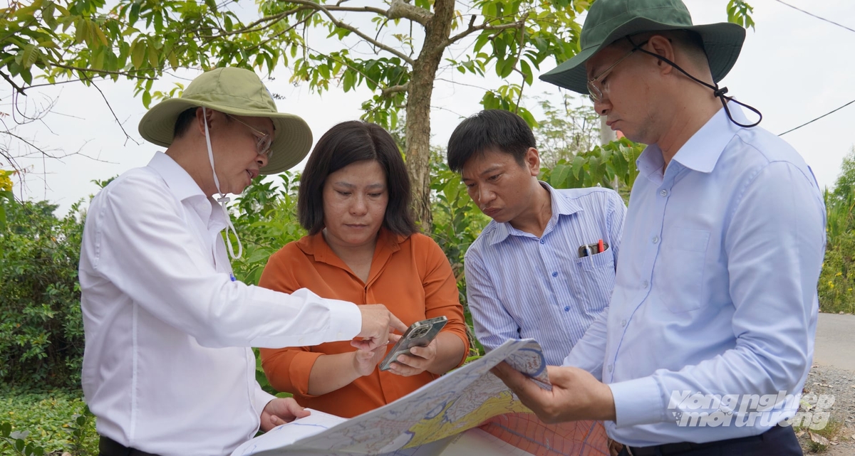 Hệ thống kênh rạch nội đồng tại các địa phương khu vực huyện Bình Chánh (cũ) được theo dõi, điều tiết chặt chẽ nhằm ngăn mặn, giữ ngọt phục vụ sản xuất. Ảnh: Lê Bình.