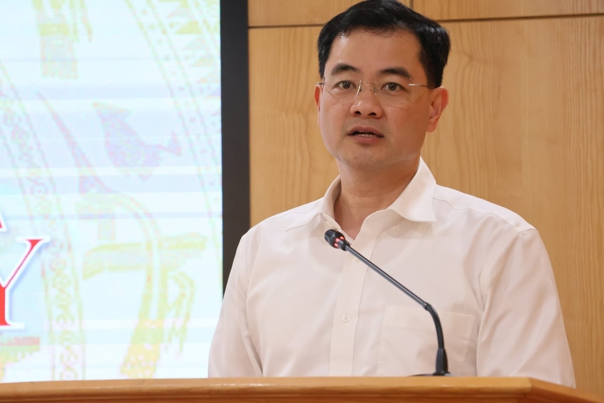 Ông Bùi Huy Sơn, Vụ trưởng Vụ Kế hoạch, Tài chính và Quản lý doanh nghiệp (Bộ Công Thương) thông tin về tình hình sản xuất công nghiệp, thương mại quý I/2026. Ảnh: Trung Nguyên.