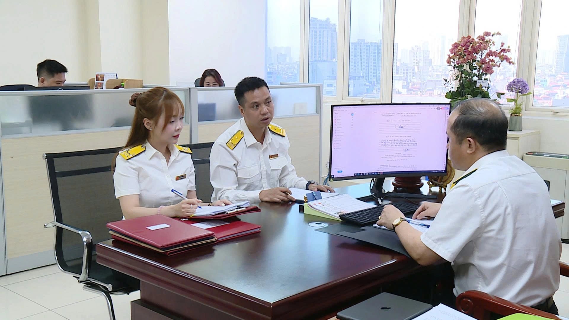 Cục Thuế yêu cầu các đơn vị tiếp tục rà soát, cập nhật dữ liệu theo quyết toán thuế thu nhập doanh nghiệp. Anrh: Đan Thanh.