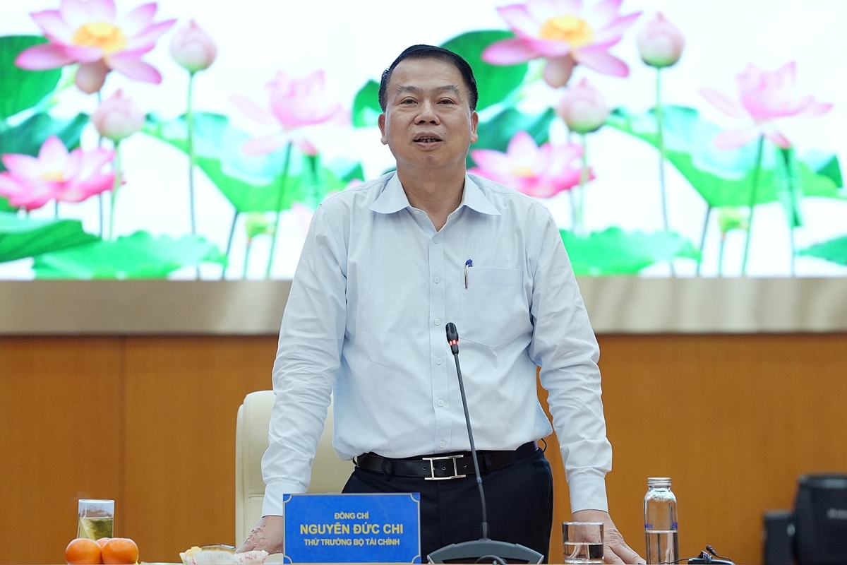 Thứ trưởng Nguyễn Đức Chi chủ trì buổi họp báo thường kỳ Bộ Tài chính. Ảnh: Bảo Thắng.