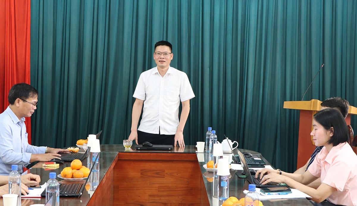 Phó Bí thư Thường trực Đảng ủy đồng chí Đặng Huy Hà kết luận, giao nhiệm vụ. Ảnh: Xã Phượng Sơn.