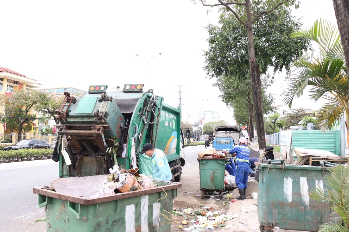 Các quy định về định mức kinh tế - kỹ thuật, đơn giá dịch vụ... chưa ban hành gây khó khăn cho các đơn vị xử lý môi trường. Ảnh: L.A.