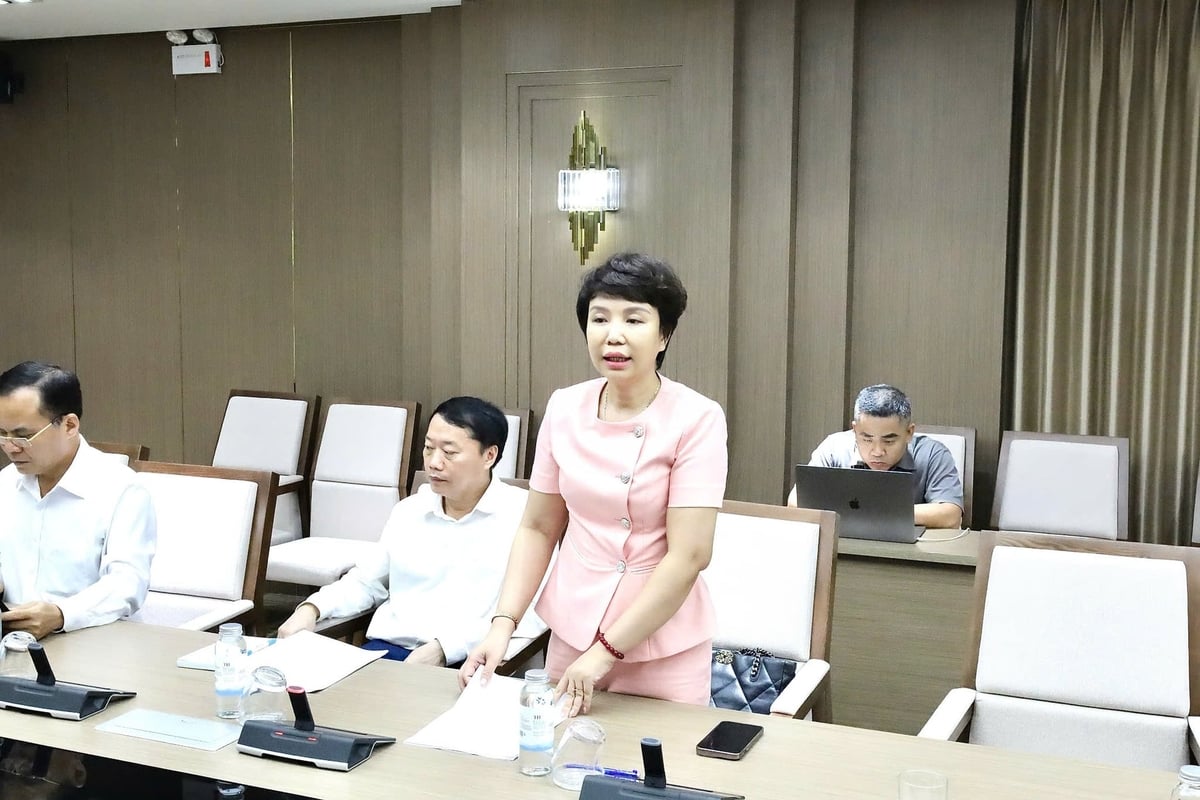 Bà Nguyễn Thị Điệp, Trưởng Phòng Dịch tễ Thú y, Cục Chăn nuôi và Thú y báo cáo về diễn biến dịch bệnh lở mồm long móng tại Việt Nam và trên thế giới. Ảnh: Hồng Ngọc. Bà Nguyễn Thị Điệp, Trưởng Phòng Dịch tễ Thú y, Cục Chăn nuôi và Thú y báo cáo về diễn biến dịch bệnh lở mồm long móng tại Việt Nam và trên thế giới. Ảnh: Hồng Ngọc.