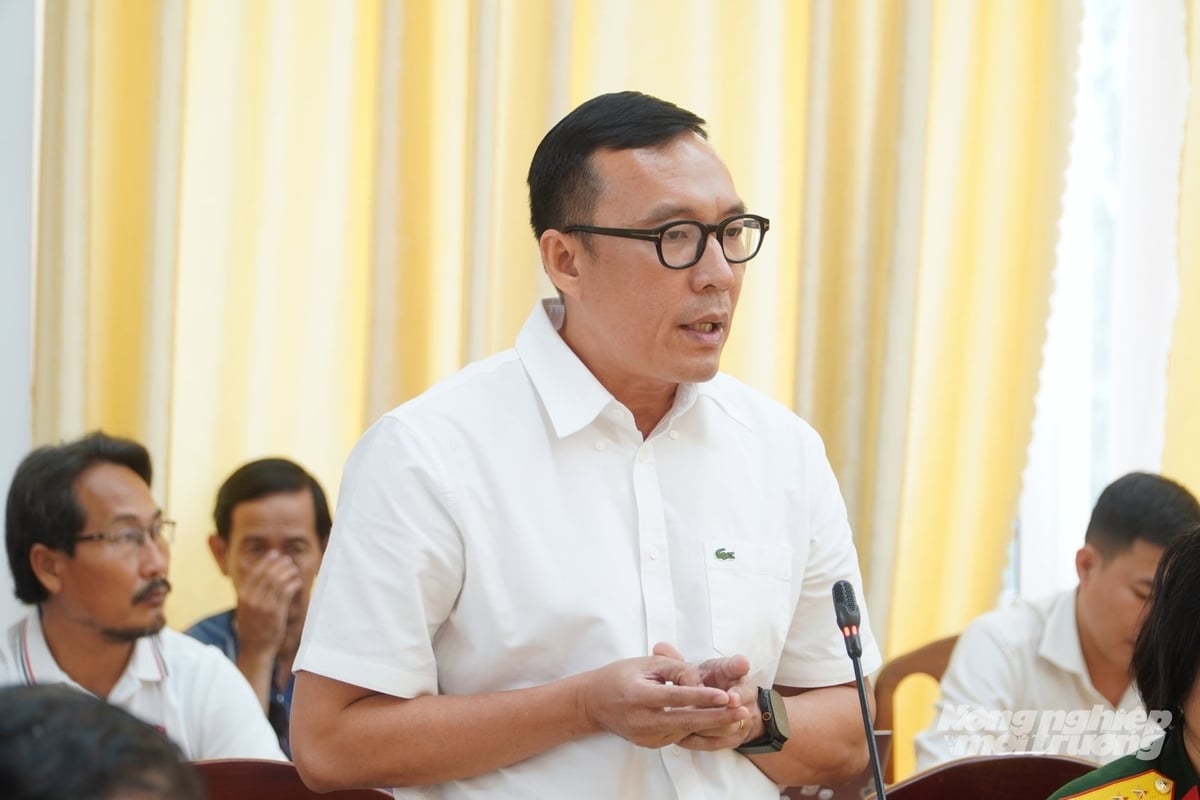 Ông Trần Phú Lộc Thành - Phó Giám đốc Sở Nông nghiệp và Môi trường TP Cần Thơ thông tin nhiều vấn đề liên quan đến việc thu gom, vận chuyển, xử lý rác thải sinh hoạt mà các phóng viên đặt ra. Ảnh: Kim Anh.