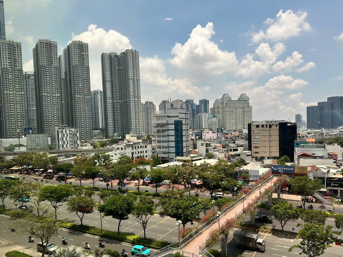 Thị trường nhà ở TP.HCM đang bước vào một giai đoạn thanh lọc mạnh mẽ và sâu rộng. Ảnh: Thục Vy.