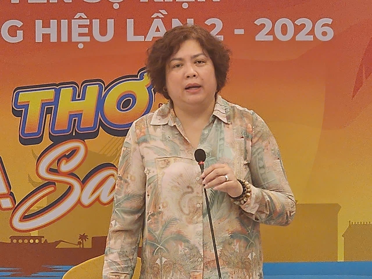 Bà Nguyễn Thị Thanh Hương - Giám đốc Công ty TNHH TM-DV Bigbang Hàng Hiệu chia sẻ thông tin về chương trình. Ảnh: Văn Vũ.