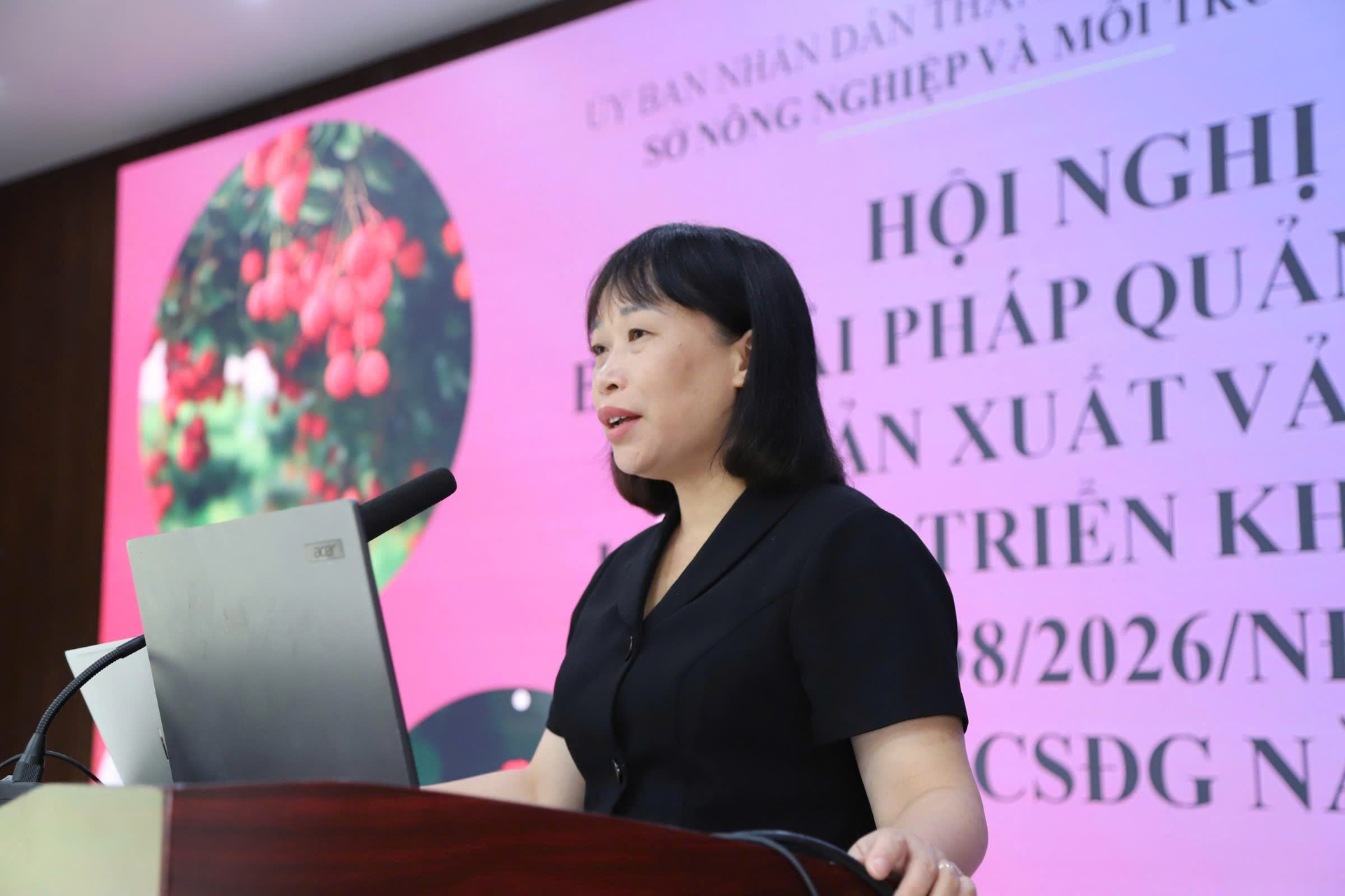Luong Thi Kiem speaks at a conference on solutions for managing lychee exports in 2026 and implementing Government Decree 38 on April 16. Photo: Dinh Muoi.