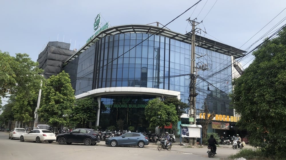 Rất nhiều lô đất tại Cụm công nghiệp Tân Triều được xây làm nhà ở, văn phòng. Ảnh: Phạm Thiệu.
