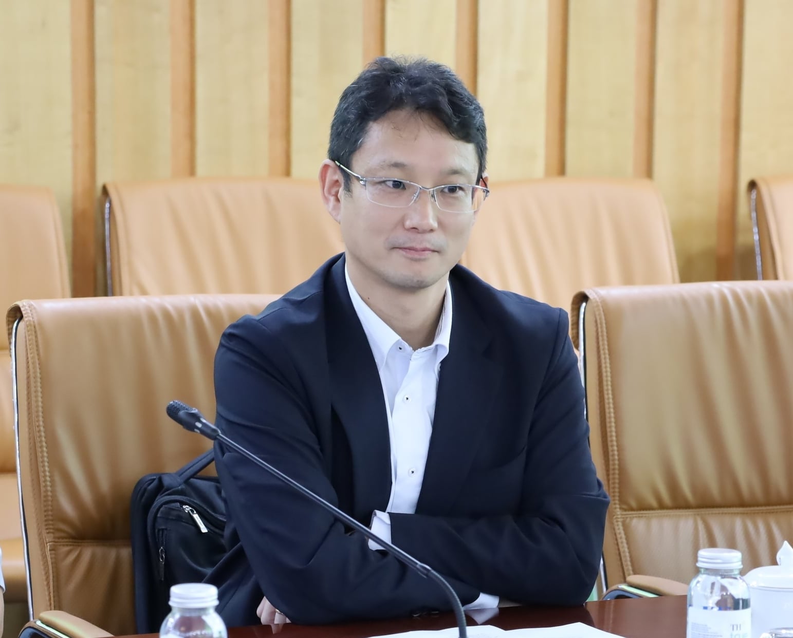 Ông Kenichi Kobayashi, Phó Đại diện Văn phòng JICA tại Việt Nam, chia sẻ tại cuộc họp. Ảnh: Phương Linh.