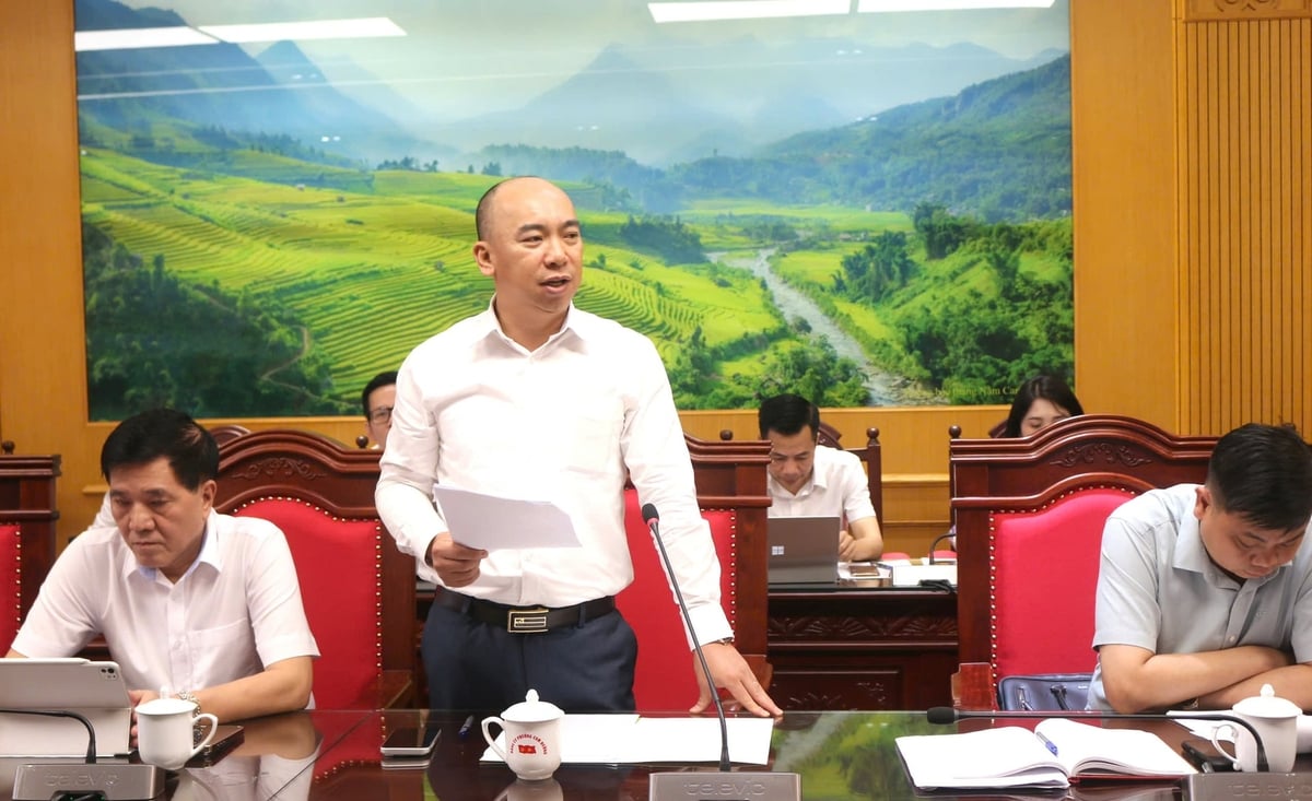 Đại diện Công ty cổ phần đồng Tả Phời - Vinacomin, đơn vị đóng chân tại xã Hợp Thành nêu những khó khăn trong công tác bồi thường, giải phóng mặt bằng. Ảnh: Thảo Châu.