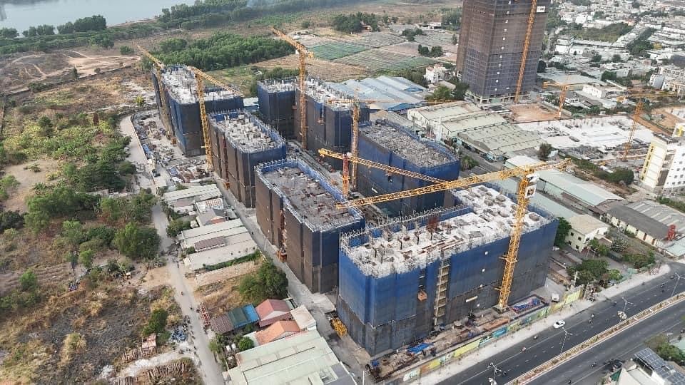  Chính sách tín dụng rất quan trọng đối với cả nền kinh tế, không chỉ riêng bất động sản. Ảnh: Thục Vy.