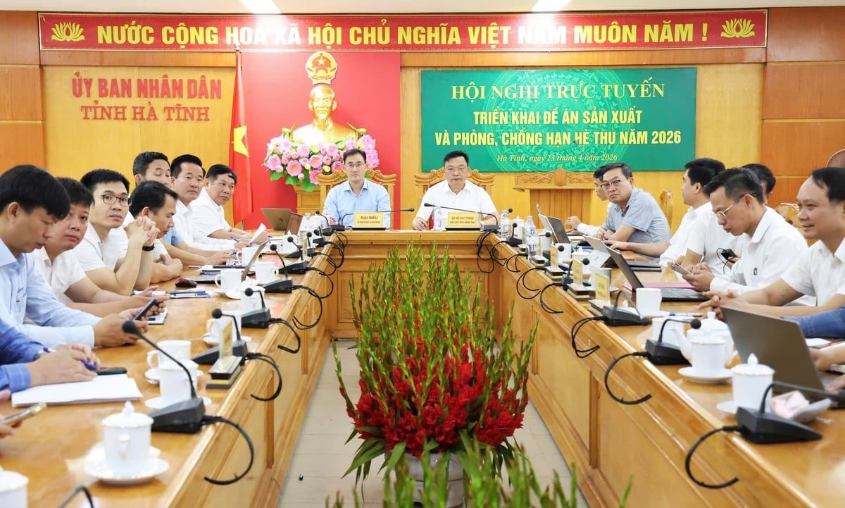 On the morning of April 23, the Ha Tinh Provincial People’s Committee held a conference to implement the production plan and drought prevention measures for the 2026 summer–autumn crop. Photo: Thanh Nga.