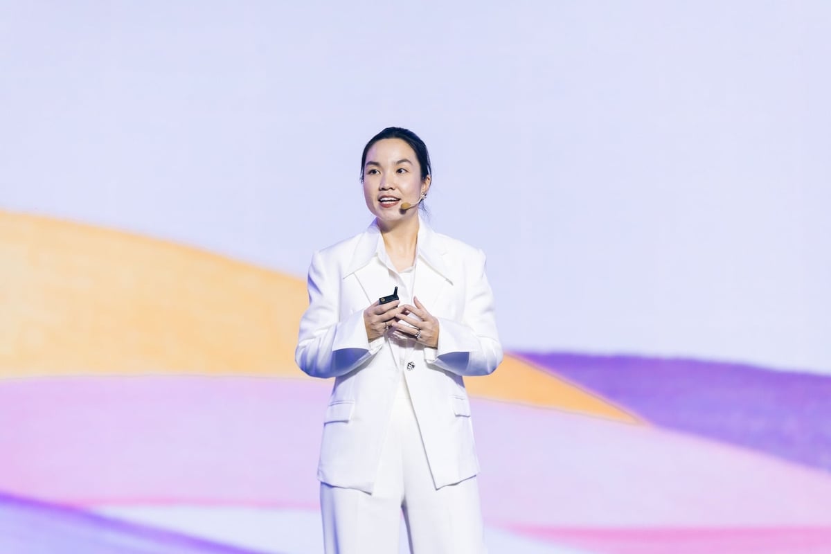 Bà Nguyễn Trương Kim Phượng - Phó Tổng Giám đốc Masan Consumer chia sẻ về sản phẩm Lẩu tam hoa Omachi mới. Ảnh: MS.