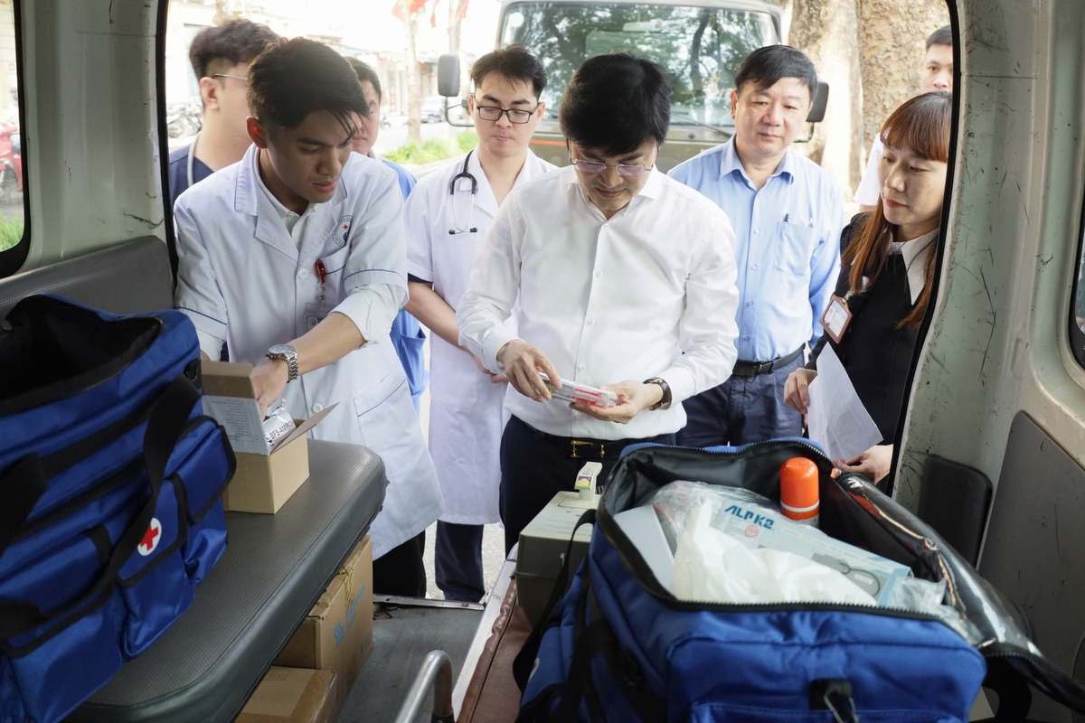 Ngành y tế Thủ đô hướng tới mục tiêu cao nhất là bảo đảm an toàn sức khỏe cho người dân trong các dịp nghỉ lễ. Ảnh: SYT.