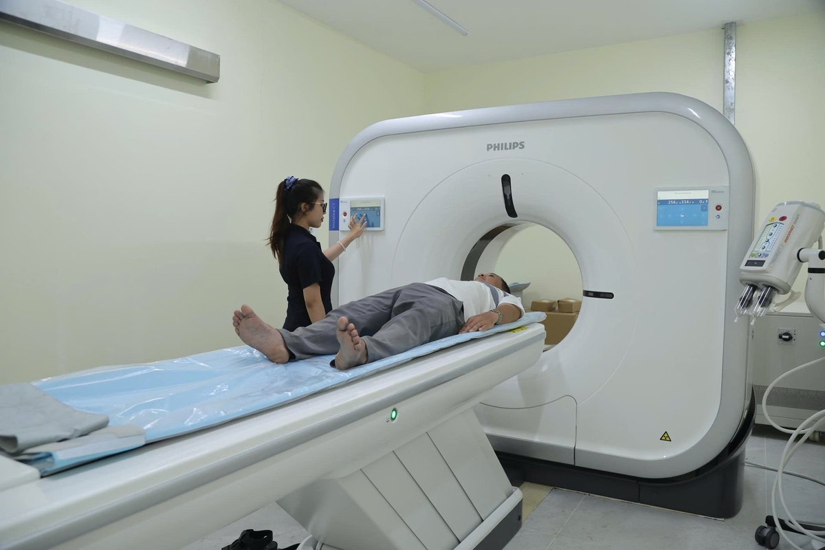 Chính quyền cấp xã, phường tăng cường tuyên truyền, tổ chức khám cho các nhóm đối tượng trên địa bàn, đặc biệt là trẻ em, người cao tuổi, người khuyết tật và các đối tượng chính sách. Ảnh: Trọng Linh.