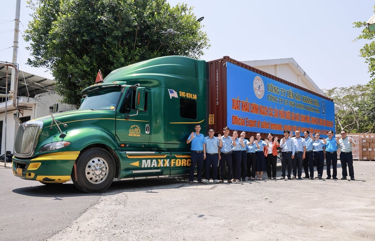 Sanna Khánh Hoà đã chính thức xuất khẩu thành công lô hàng nước giải khát đầu tiên sang thị trường Hoa Kỳ. Ảnh: Quỳnh Châu.