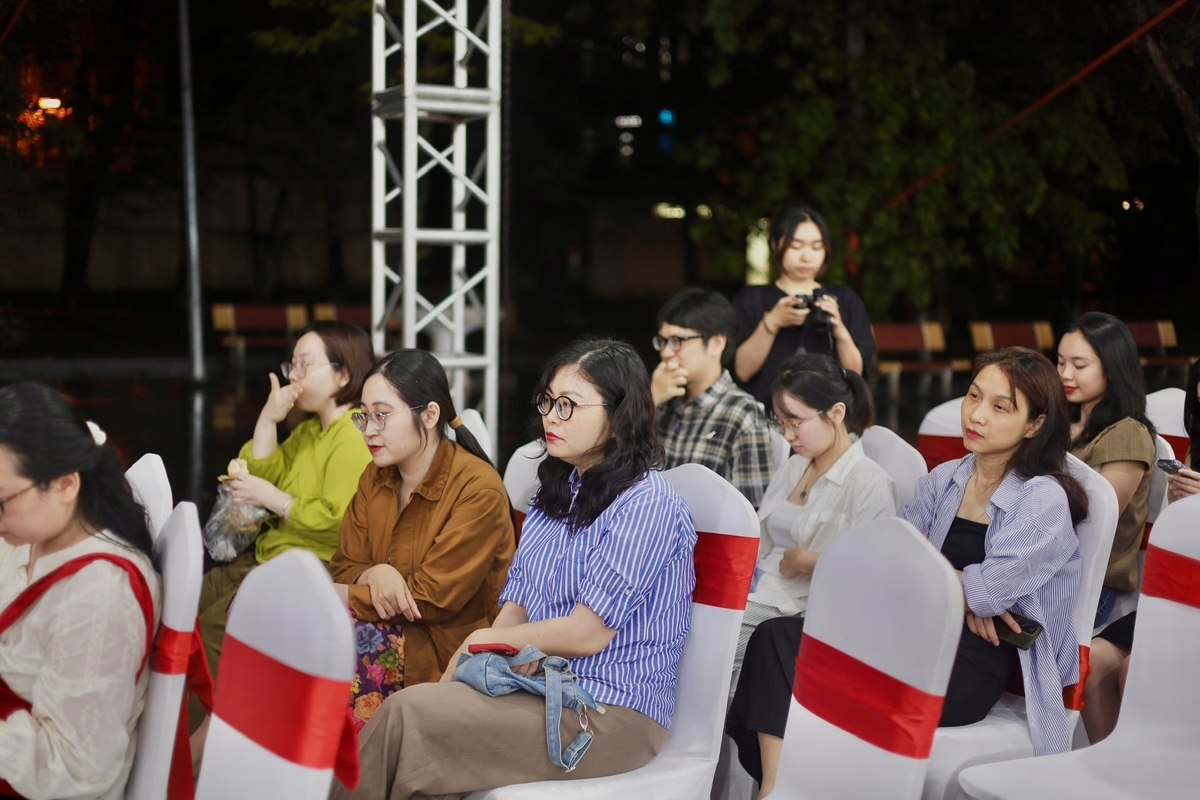 Tọa đàm thu hút nhiều người tham gia, lắng nghe chia sẻ từ các chuyên gia. Ảnh: Thanh Ngọc.