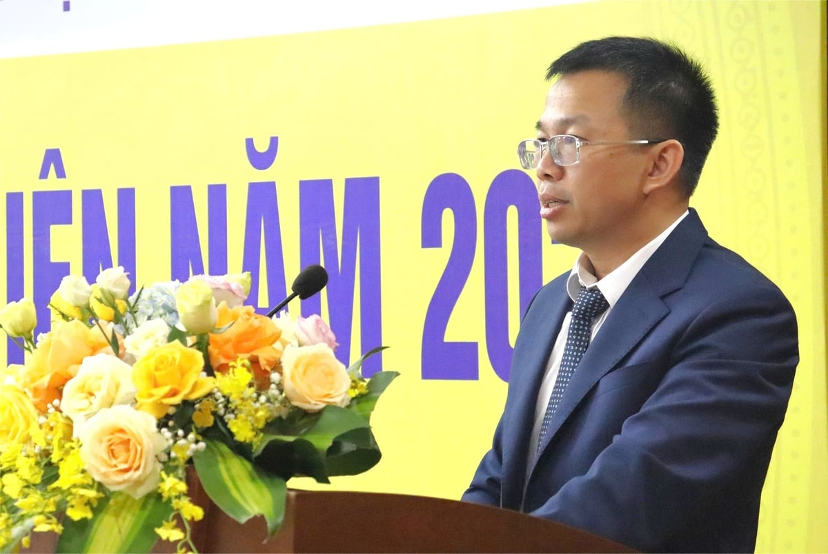 Ông Nguyễn Anh Tuấn, Thành viên HĐQT, Tổng Giám đốc Công ty báo cáo kết quả XSKD – ĐTXD năm 2025 và Kế hoạch XSKD-ĐTXD năm 2026. Ảnh: An Nhiên.