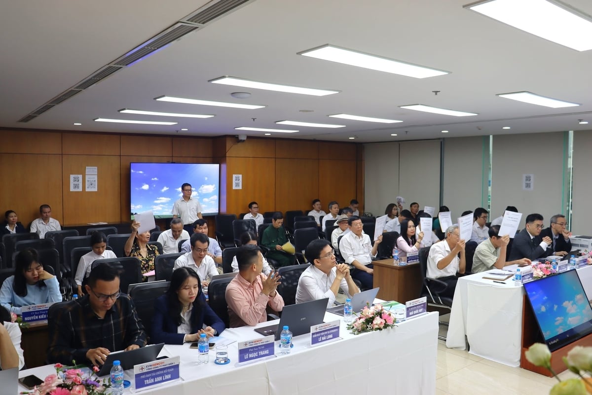 Các cổ VNPD đông biểu quyết tại Đại hội. Ảnh: An Nhiên.