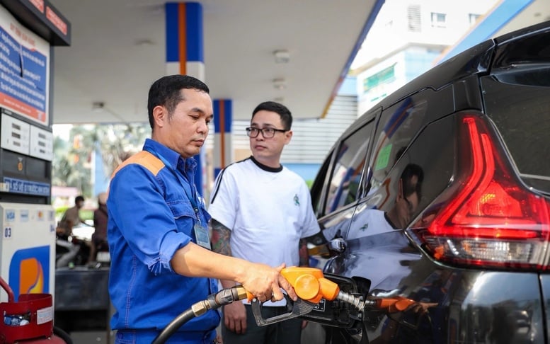 Kéo dài việc giảm thuế nhập khẩu một số mặt hàng xăng dầu về 0% đến 30/6/2026. Ảnh: TTO.