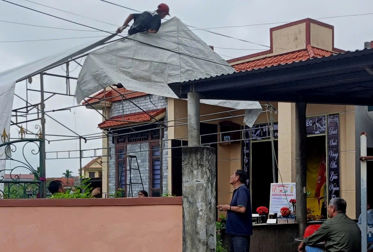 Gia đình tiến hành tổ chức tang lễ cho người mẹ xấu số bị chính con trai mình sát hại. Ảnh: T.G.
