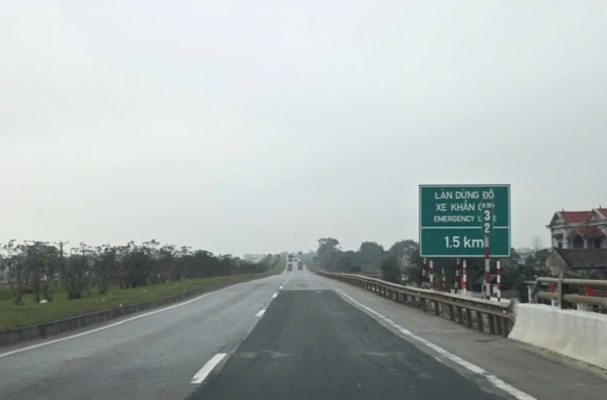 Cao tốc CT.07 đoạn Hà Nội - Thái Nguyên đang xuống cấp. Ảnh: Xuân Vũ.