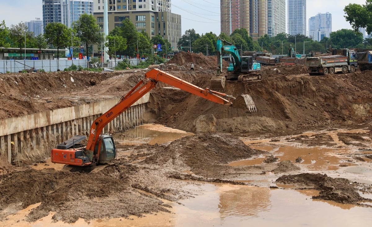 Hiện trạng thi công hồ đầu mối Mễ Trì (hồ Đồng Bông 2). Ảnh: Quang Thái.