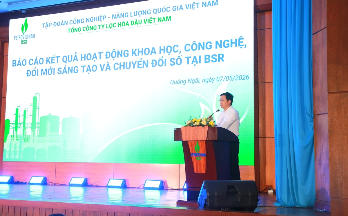 Đại diện ban chuyên môn báo cáo kết quả hoạt động KHCN, ĐMST và Chuyển đổi số tại BSR. Ảnh: BSR.