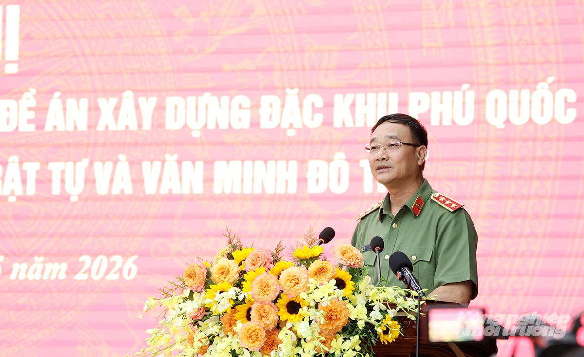 Thượng tướng Phạm Thế Tùng, Thứ trưởng Bộ Công an phát biểu chỉ đạo tại Hội nghị. Ảnh: Lê Hoàng Vũ.