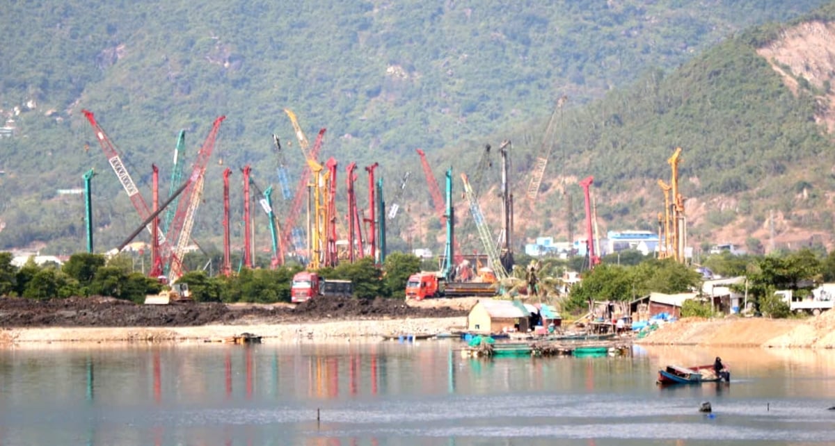 Khu đô thị hỗn hợp Nha Trang, phường Nam Nha Trang đang đẩy mạnh thi công. Ảnh: KS.