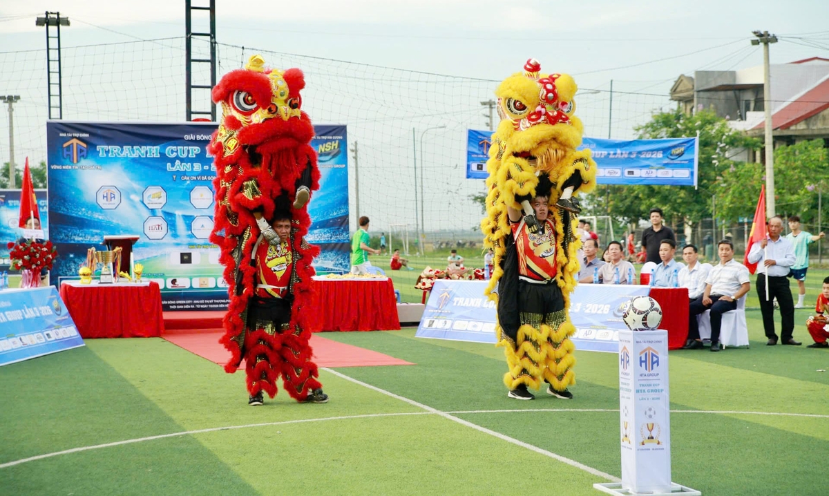 Khởi tranh giải bóng đá tranh cup HTA Group lần III - 2026. Ảnh: Văn Dinh.